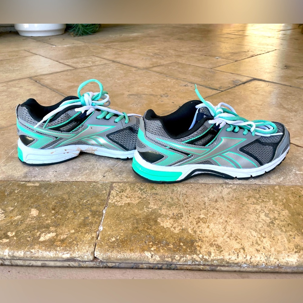 Reebok women’s running shoe with memory tech DMX ride